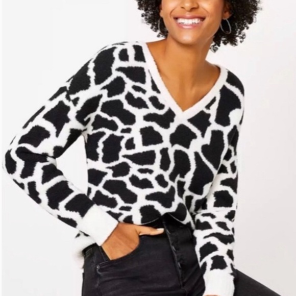 LOFT Sweaters - NWT LOFT Black and White Giraffe Print Super Soft Sweater Top Size Large